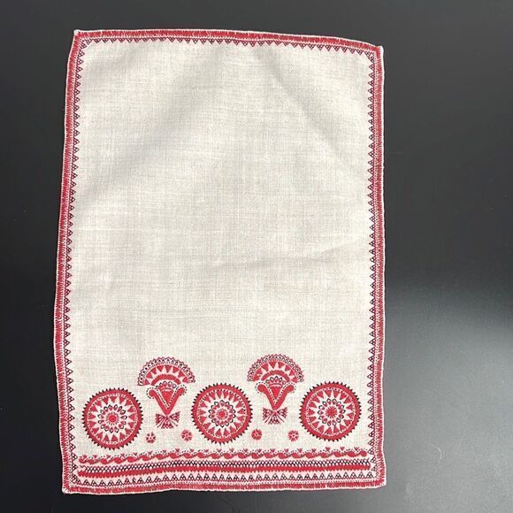 Vintage Embroidered Table Linen Set of 4 Placemats & 5 Napkins - Picture 3 of 10